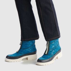 Coach NWOT blue zip up worn winter boots 7.5
